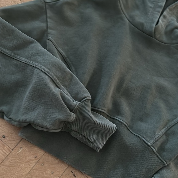 OFFLINE By Aerie Throw-Back Cropped Sweatshirt Sizw XS - Picture 6 of 9